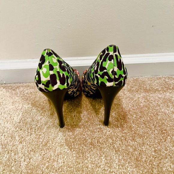 Nine West Rainbow Cheetah print pumps - Picture 3 of 5